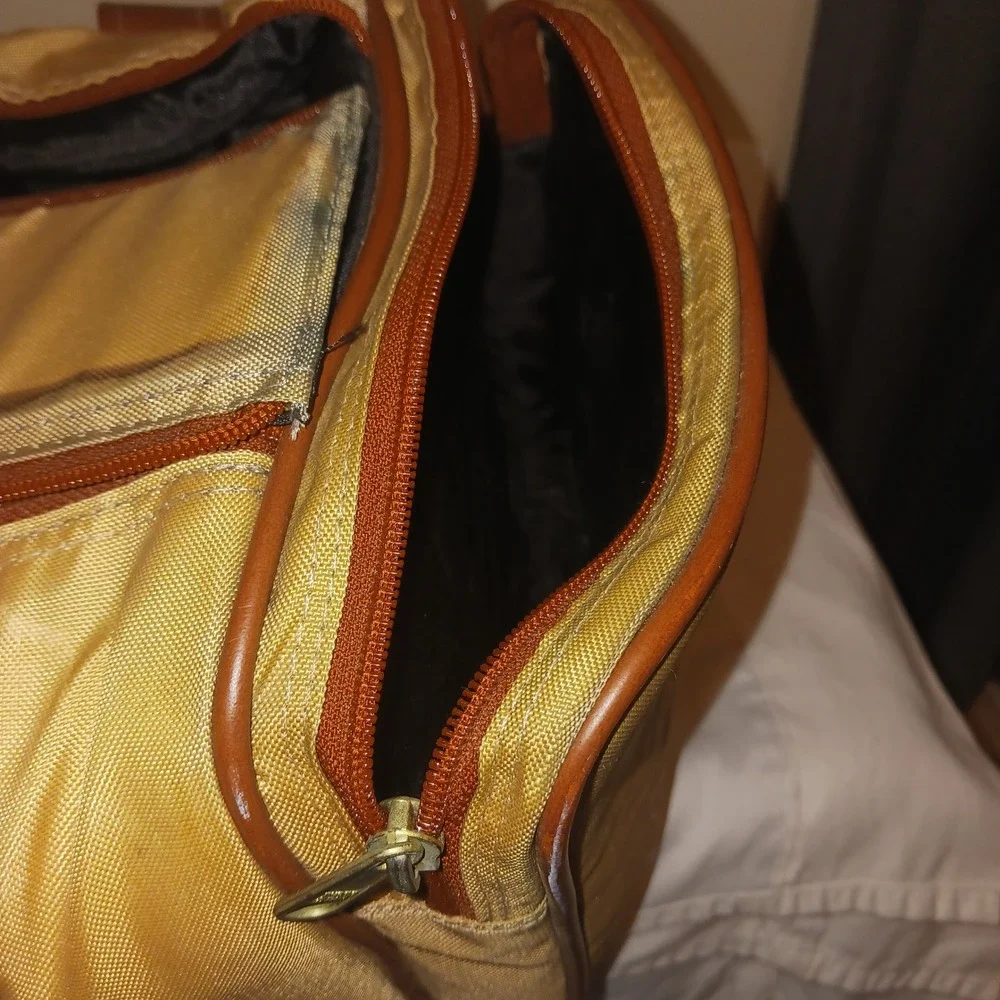 Unbranded vintage gold